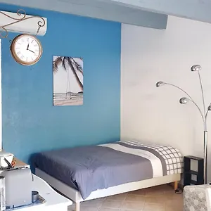 Hébergement de vacances 33 M2 Au Calme Proche Hyeres 