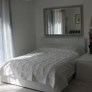 Appartement Studio De Charme Avec Sa Terrasse En Plein Coeur De 